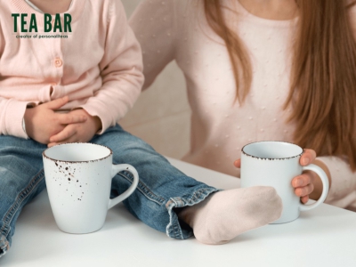 Zo leer jij je baby thee drinken